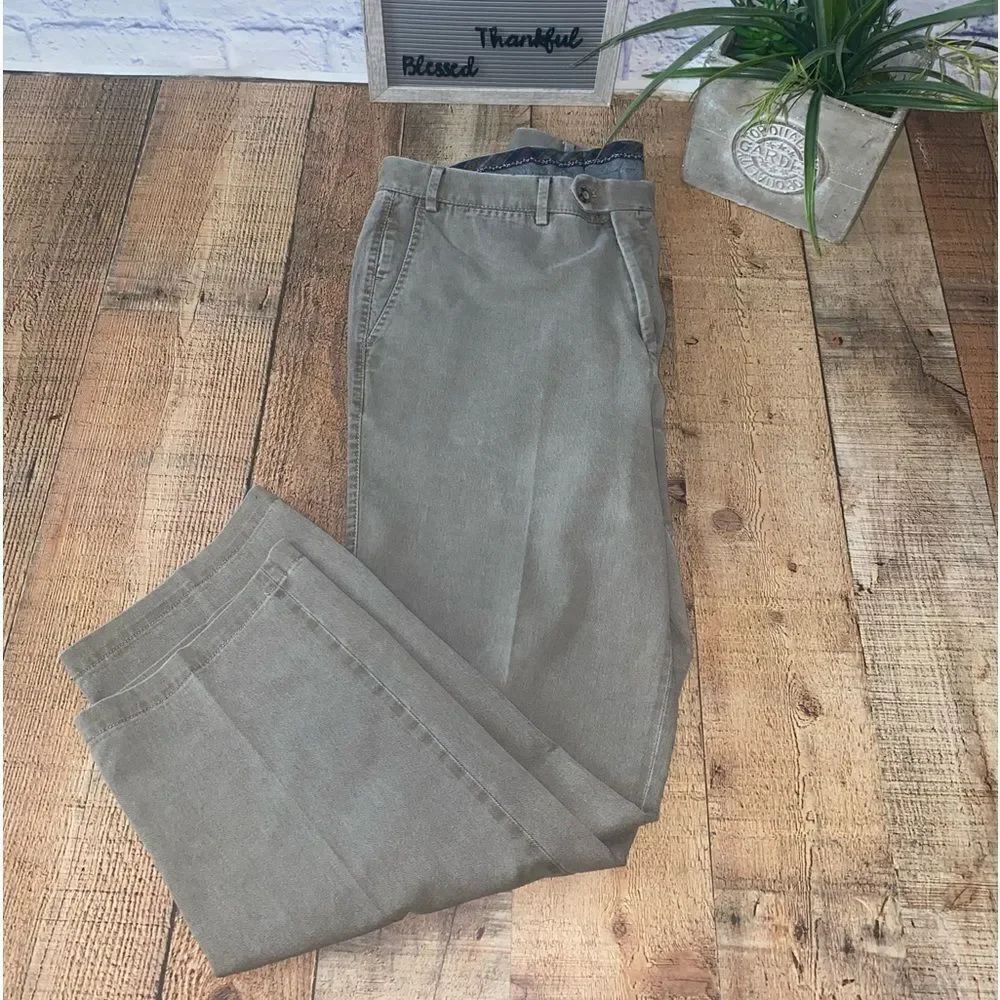 Hiltl Flat Front Chino Khaki Dress Pants Short Inseam ZE500